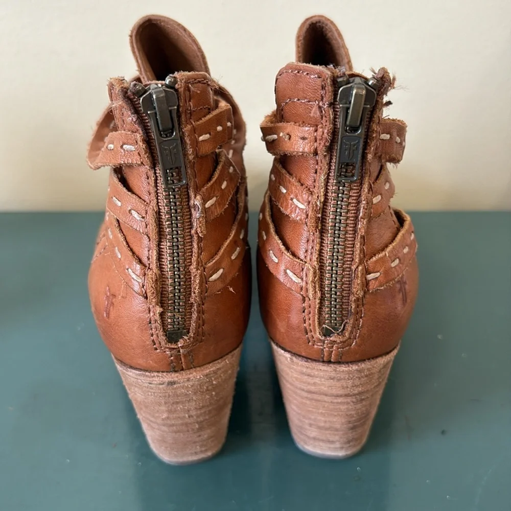Women's Frye Naomi Picklestitch Shootie Ankle Bootie in Brown Leather. Size 7.5